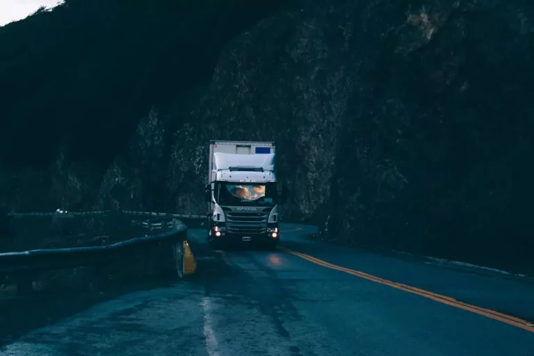 Telematyka stworzona dla firm: Jak technologia ta zmienia branżę transportową?